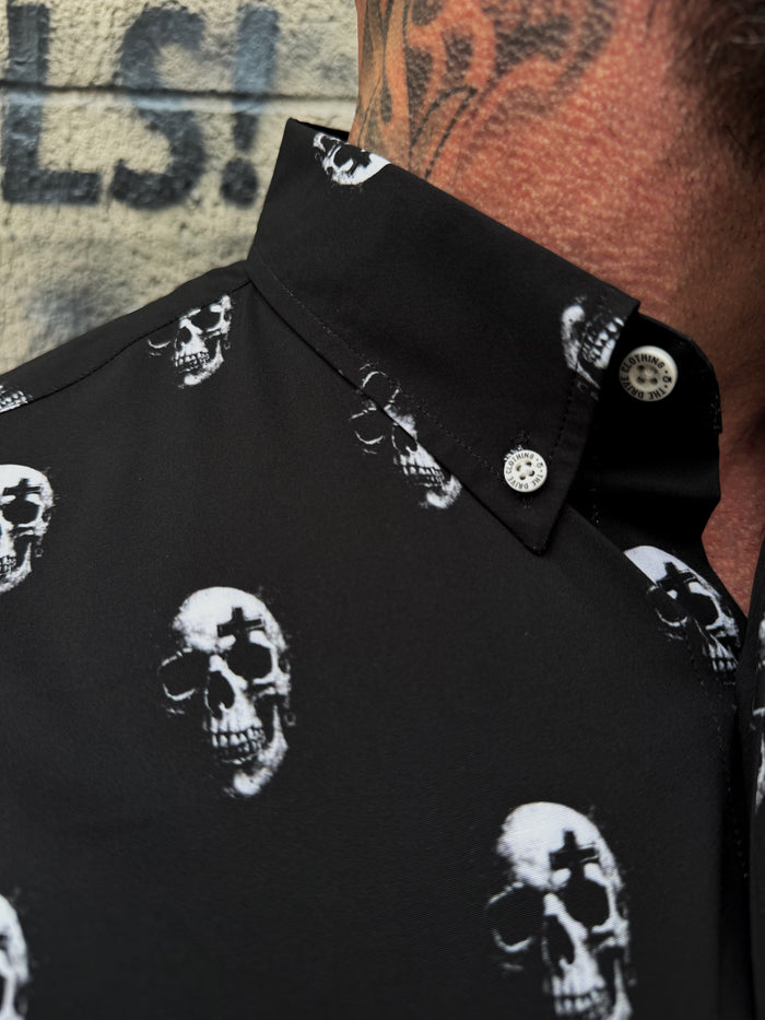 ESSENTIAL CROSS SKULL BUTTON UP