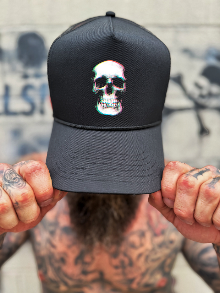 ILLUSION CURVED BILL BLACK HAT